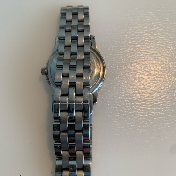 Authentic Gucci Timeless Watch - Picture 3 of 4